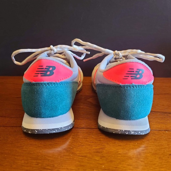 New Balance Shoes - Picture 3 of 4